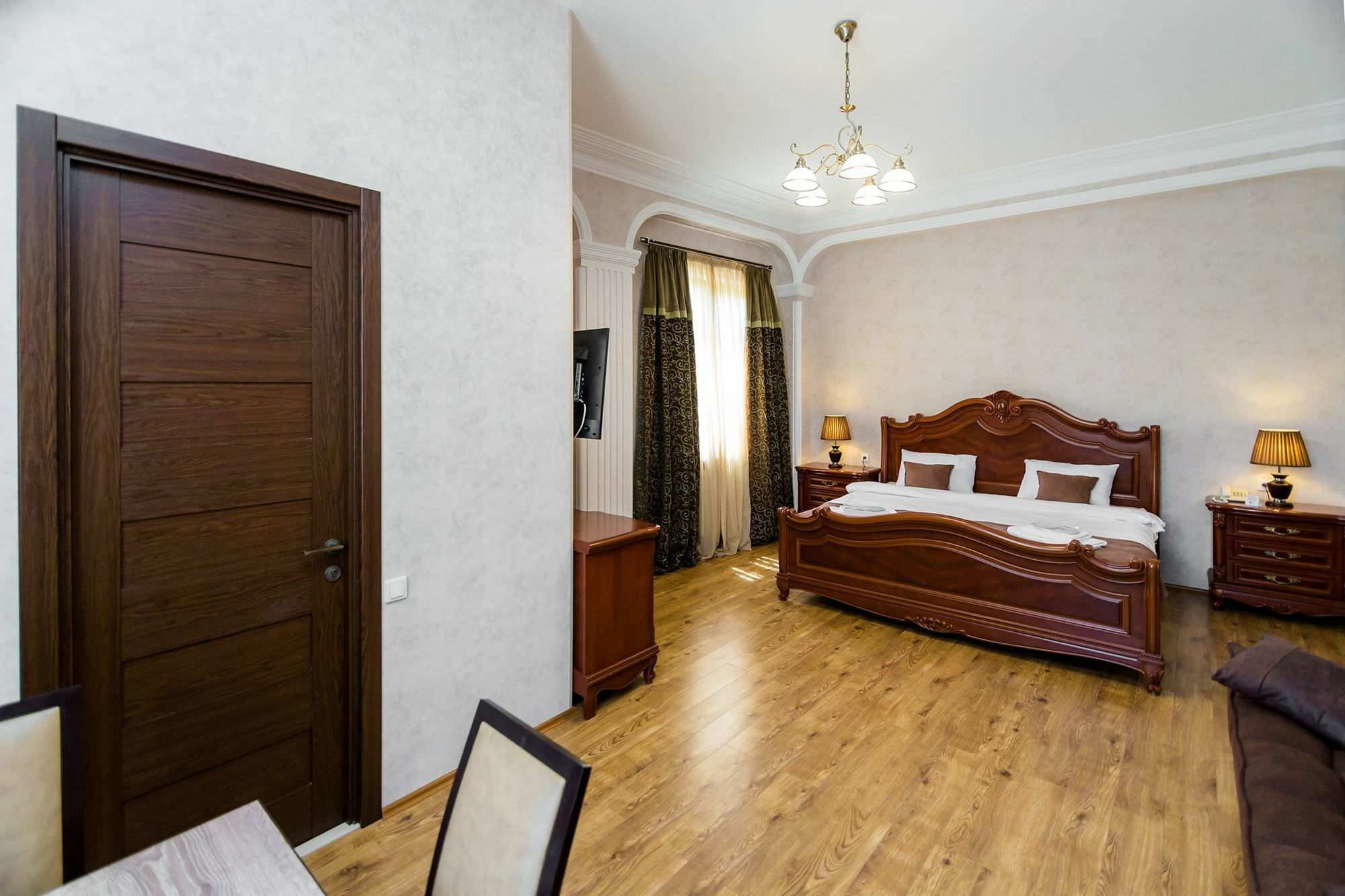 Elia Palace Hotel Tbilissi Extérieur photo