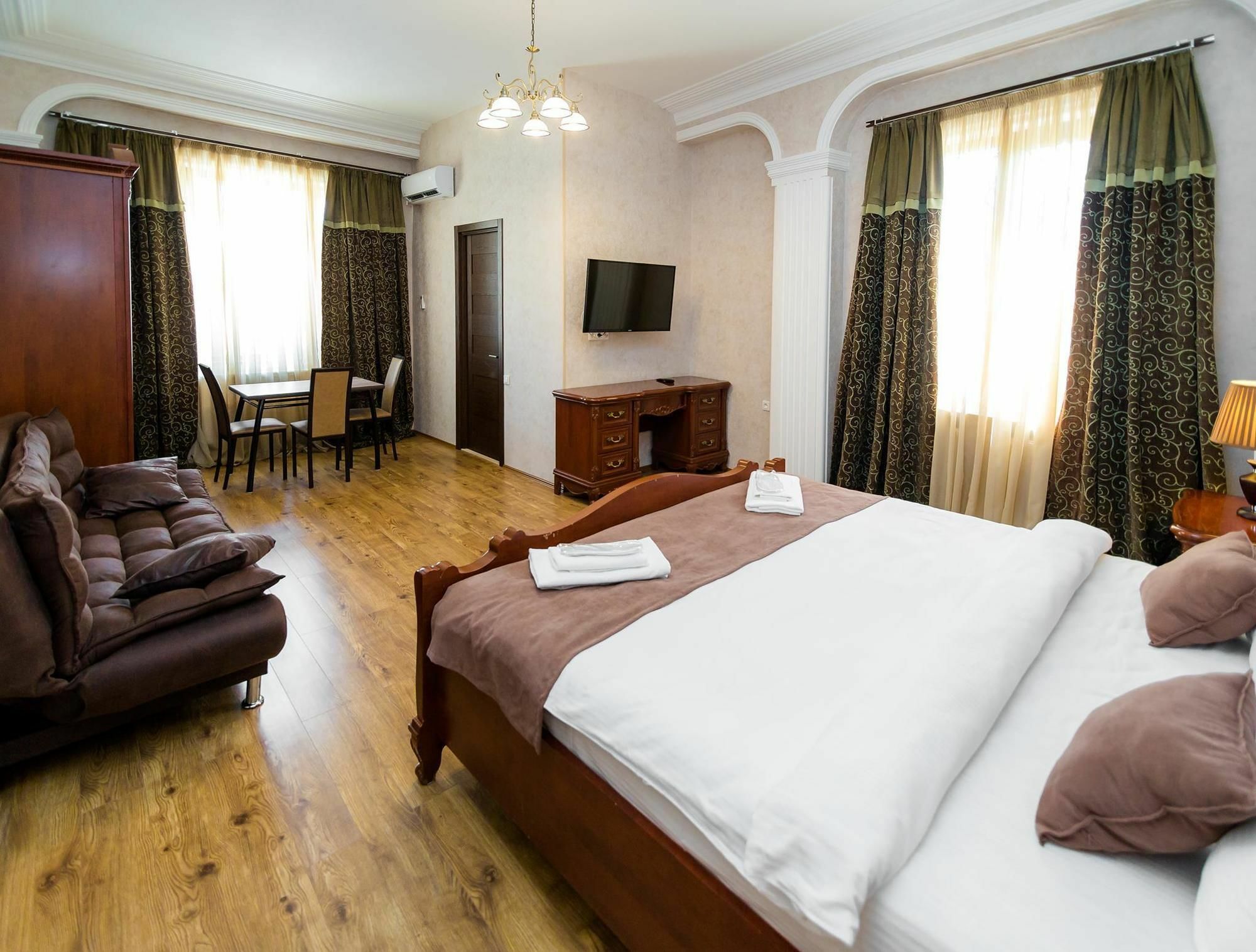 Elia Palace Hotel Tbilissi Extérieur photo